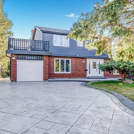 Stunning 7 Bedroom Rougeview Home With 2 Kitchens, 5 Bathrooms, Amazing Backyard & 8-Car Parking Toronto Exteriör bild