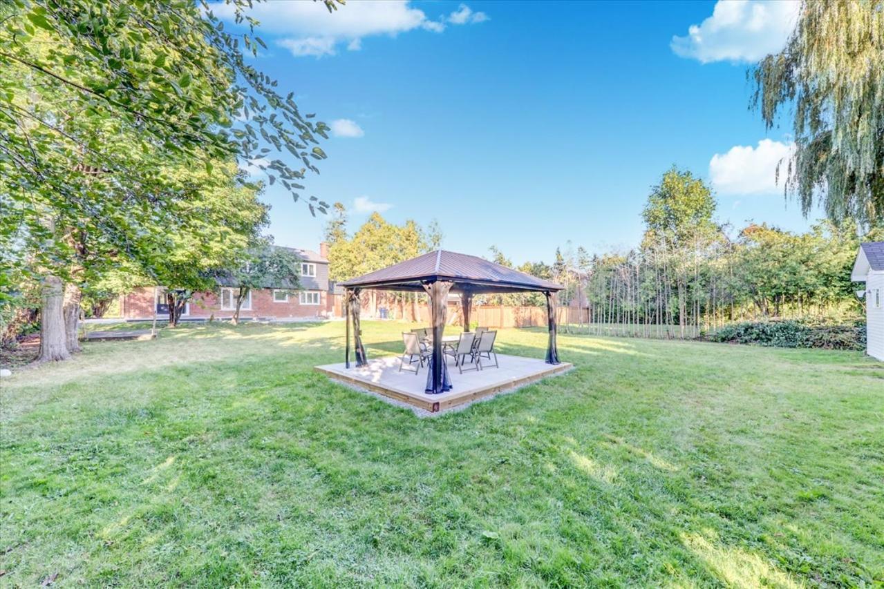 Stunning 7 Bedroom Rougeview Home With 2 Kitchens, 5 Bathrooms, Amazing Backyard & 8-Car Parking Toronto Exteriör bild