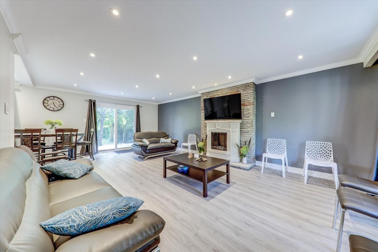 Stunning 7 Bedroom Rougeview Home With 2 Kitchens, 5 Bathrooms, Amazing Backyard & 8-Car Parking Toronto Exteriör bild