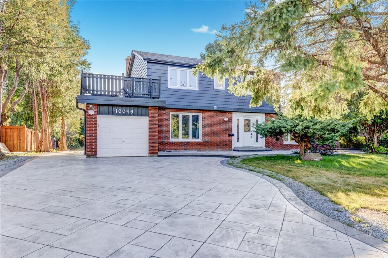 Stunning 7 Bedroom Rougeview Home With 2 Kitchens, 5 Bathrooms, Amazing Backyard & 8-Car Parking Toronto Exteriör bild