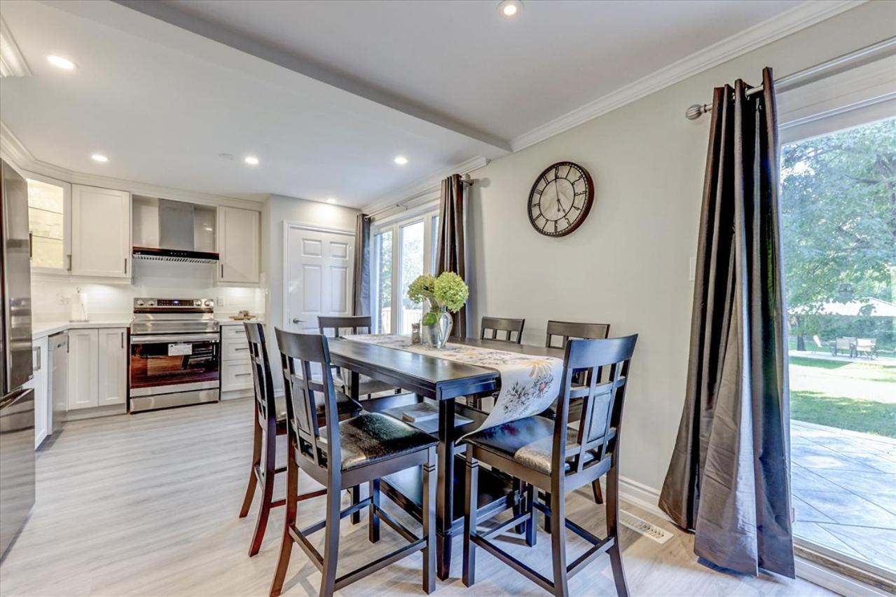 Stunning 7 Bedroom Rougeview Home With 2 Kitchens, 5 Bathrooms, Amazing Backyard & 8-Car Parking Toronto Exteriör bild