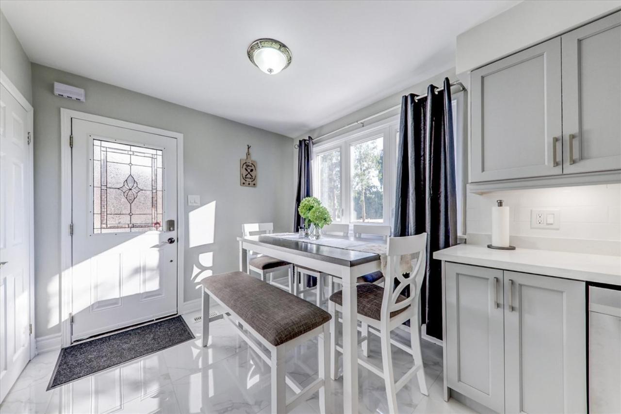 Stunning 7 Bedroom Rougeview Home With 2 Kitchens, 5 Bathrooms, Amazing Backyard & 8-Car Parking Toronto Exteriör bild