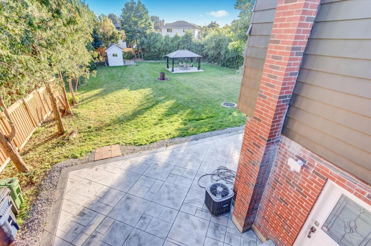 Stunning 7 Bedroom Rougeview Home With 2 Kitchens, 5 Bathrooms, Amazing Backyard & 8-Car Parking Toronto Exteriör bild