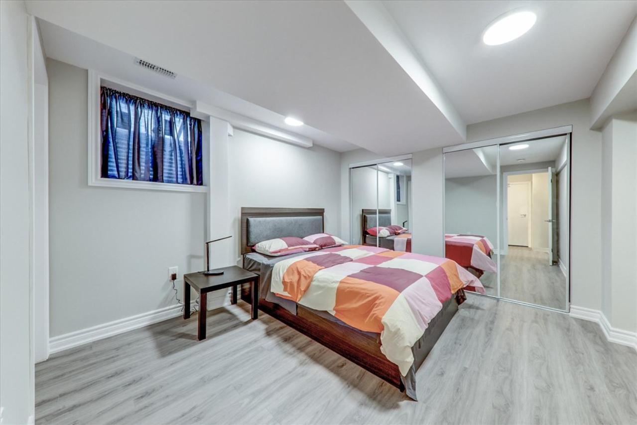 Stunning 7 Bedroom Rougeview Home With 2 Kitchens, 5 Bathrooms, Amazing Backyard & 8-Car Parking Toronto Exteriör bild