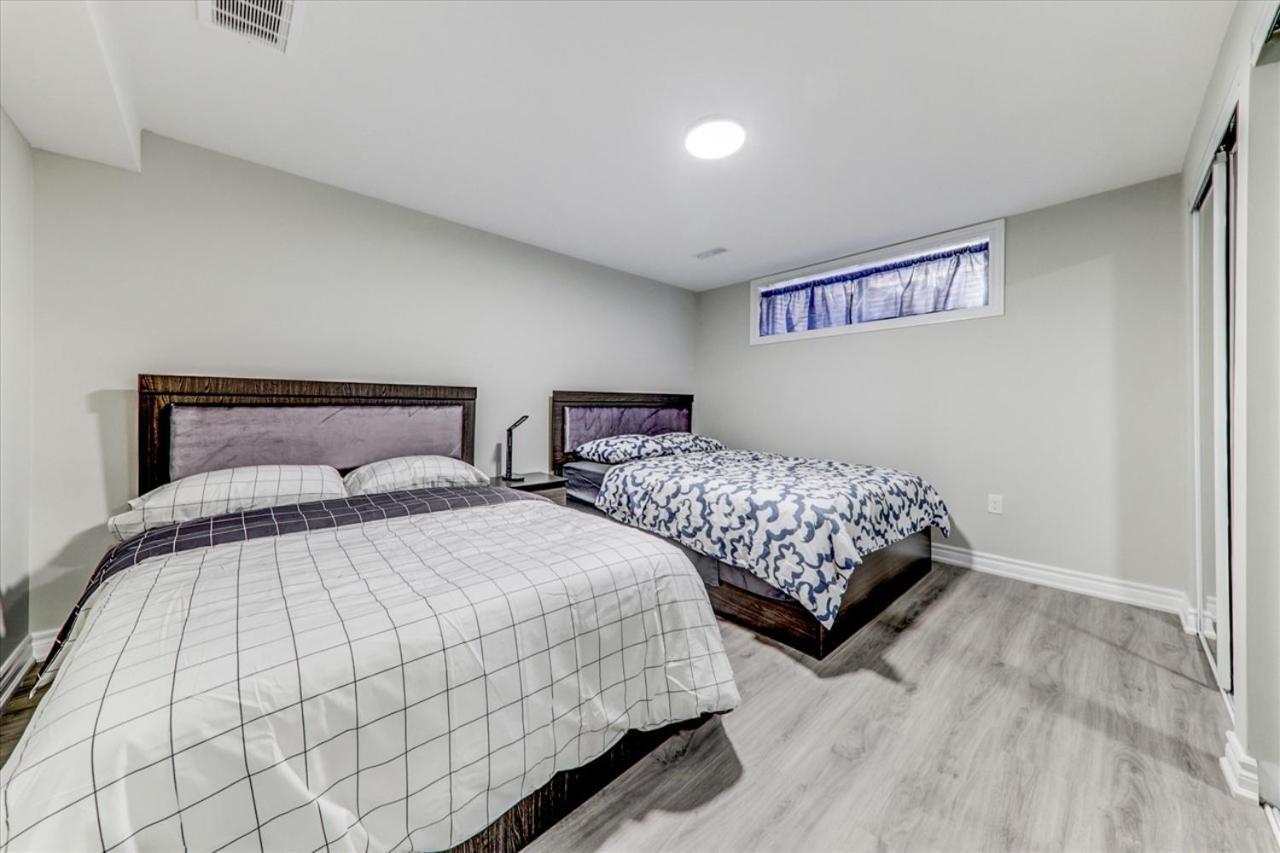 Stunning 7 Bedroom Rougeview Home With 2 Kitchens, 5 Bathrooms, Amazing Backyard & 8-Car Parking Toronto Exteriör bild